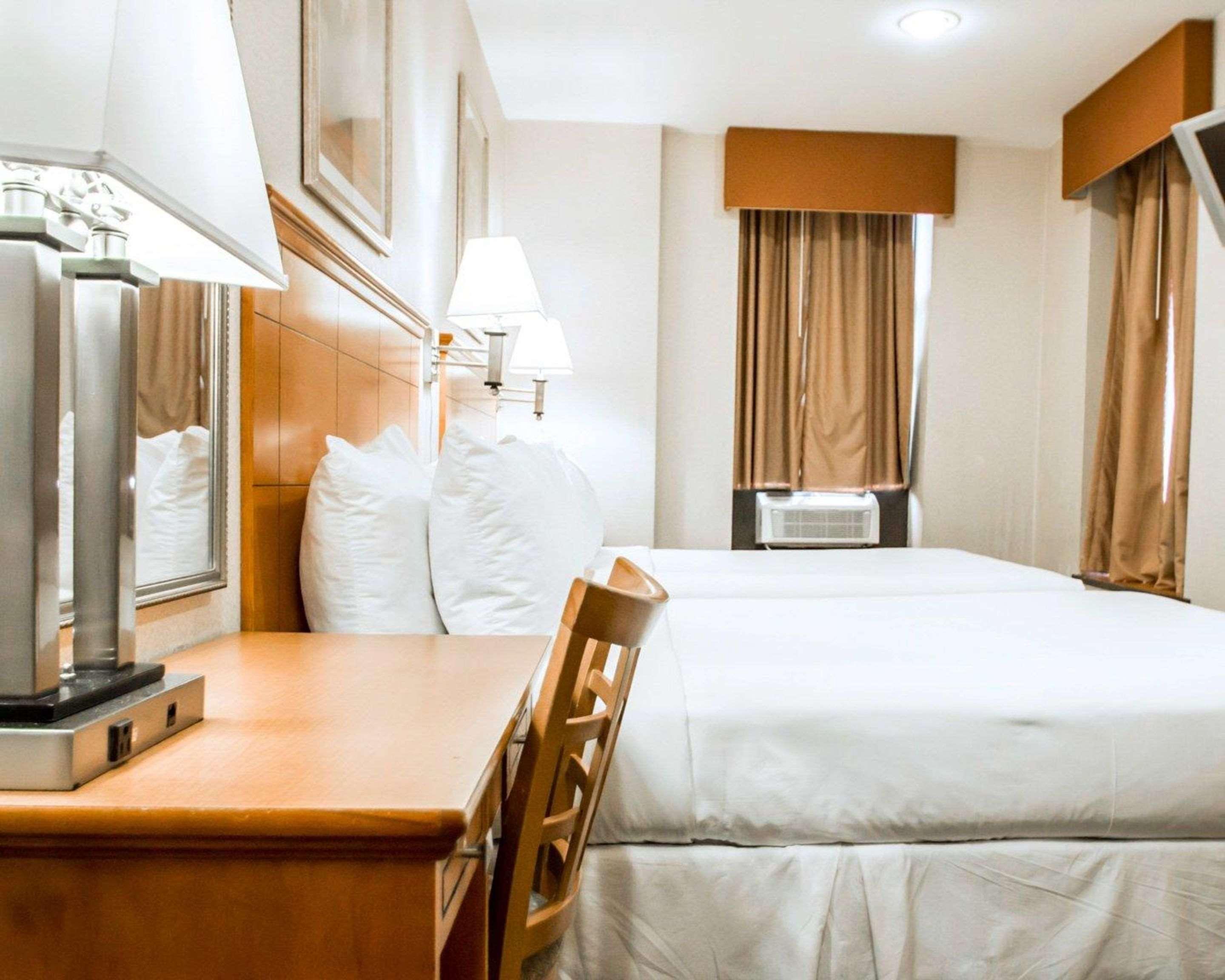 อีโคโน ลอดจ์ ไทม์สแควร์ นิวยอร์ก Hotel ภายนอก รูปภาพ